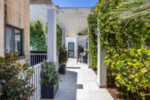 a hallway of a house with plants at Luxurious Villa 5 BR, Pool, 3min from St Julian's in Is-Swieqi