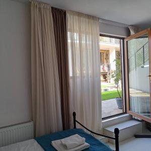 Postel nebo postele na pokoji v ubytování mood hotel kazbegi garden