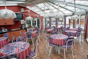 a restaurant with tables and chairs in a room at Hotel-Pension Klaer in Speyer