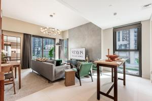 Posezení v ubytování Stayis l 2BR Iconic Burj Khalifa View Partial