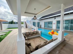 Bazén v ubytování M2H Poolvilla Cha-am nebo v jeho okolí