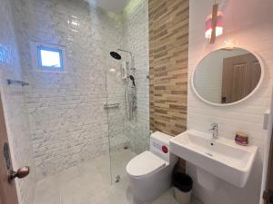 Koupelna v ubytování M2H Poolvilla Cha-am + 8 fotografií