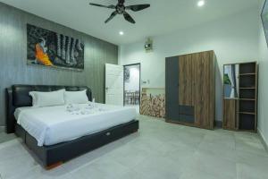 Ένα ή περισσότερα κρεβάτια σε δωμάτιο στο Separate Apartment Walking Distance Shops gym food V103 +61 φωτογραφίες