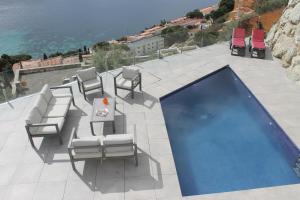 The swimming pool at or close to Agi Joan Margarit