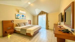A bed or beds in a room at Göcek Centre Hotel
