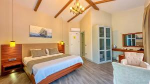 A bed or beds in a room at Göcek Centre Hotel