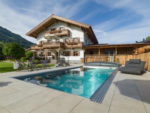 Πισίνα στο ή κοντά στο Grittlmühle Chalet Ferienwohnungen