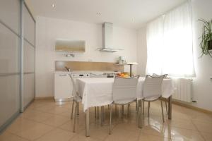 Η κουζίνα ή μικρή κουζίνα στο Apartment Katarina with sea view +4 φωτογραφίες