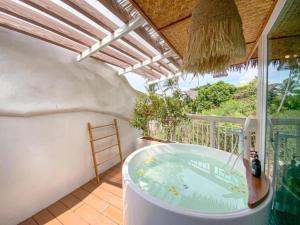 Balkón nebo terasa v ubytování The Rock Samui Beach Resort