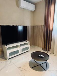 TV a/nebo společenská místnost v ubytování Valley Crest Apartments