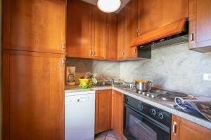 Virtuvė arba virtuvėlė apgyvendinimo įstaigoje Résidence Jardins d'Androsace 17 - Happy Rentals