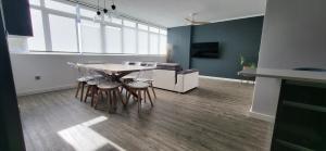 a living room with a table and chairs and a couch at Las Gaviotas in Viveiro
