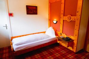 Postel nebo postele na pokoji v ubytování Hotel Christiania Saas-Fee