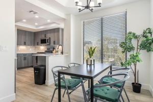 a kitchen and dining room with a table and chairs at 3BR CozySuites at Kierland Commons with pool #12 in Scottsdale
