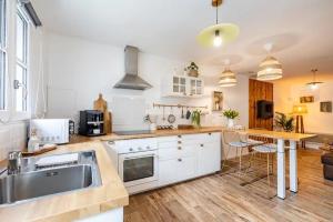 Η κουζίνα ή μικρή κουζίνα στο Chaleureuse maisonnette +16 φωτογραφίες