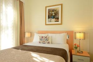 Postel nebo postele na pokoji v ubytování Parc Suites Hotel