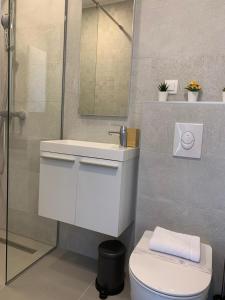 Phòng tắm tại Brela - room for two