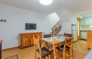 TV a/nebo společenská místnost v ubytování 2 Bedroom Awesome Home In Santa Pola