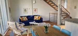 a living room with a blue couch and a table at Wonderful cozy apartment very well located in Gross Gurmels