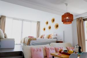 Llit o llits en una habitació de Typic Marina Playa - Adults Only