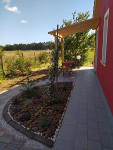 Le Dimore Rosse - Agriturismo外面的花园