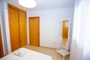 Łóżko lub łóżka w pokoju w obiekcie Fuerte Apartment Great Location