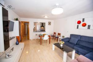Telewizja i/lub zestaw kina domowego w obiekcie Fuerte Apartment Great Location