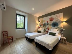 Ένα ή περισσότερα κρεβάτια σε δωμάτιο στο Clos des Mouliniers - Gîtes 5 étoiles en Ardèche +43 φωτογραφίες