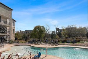 Bazén v ubytování Austin Luxury 2BR 2B with Pool & FREE Parking nebo v jeho okolí