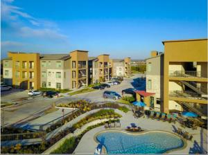 Bazén v ubytování Austin Luxury 2BR 2B with Pool & FREE Parking nebo v jeho okolí