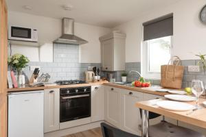 Η κουζίνα ή μικρή κουζίνα στο Bushwood - Free WiFi - Parking - Pet Friendly - On-site Activities +13 φωτογραφίες