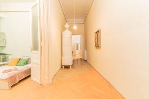 Cozy apartment in the heart of Budapest, 5 bedrooms 1061 Budapest, 4 Liszt Ferenc tér kép - 2