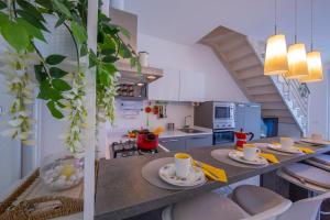 Køkken eller tekøkken på Como Lake Modern Apartament Ulivi