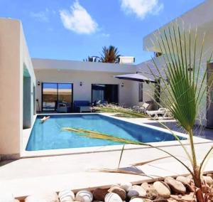 Bazén v ubytování villa arij Djerba nebo v jeho okolí