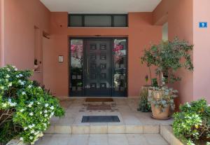 The facade or entrance of Myrto2 apartment