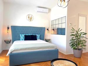 Ένα ή περισσότερα κρεβάτια σε δωμάτιο στο MAKEDONKA Apartments