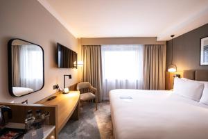 Llit o llits en una habitació de Crowne Plaza London - Gatwick Airport by IHG