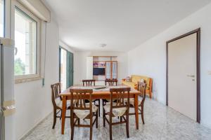 a dining room with a table and chairs at Paola in San Pietro in Bevagna