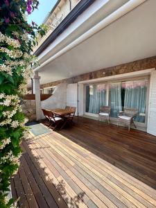 a porch with a wooden deck with a table and chairs at Appartamento a due passi dal mare in Palau