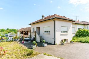 Budova, kde se apartmán nachází + 4 fotografie