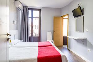Postel nebo postele na pokoji v ubytování Hostal Sonia Granada
