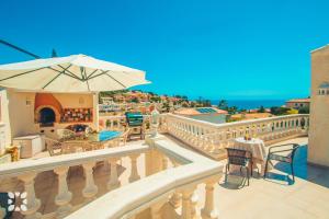Balkón nebo terasa v ubytování Villa Isabel by Abahana Villas