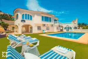 Bazén v ubytování Villa Isabel by Abahana Villas nebo v jeho okolí