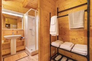 Koupelna v ubytování Wunderchalet + 34 fotografií