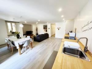 Η κουζίνα ή μικρή κουζίνα στο Insieme nel cuore di Aosta - You & Me case Vacanza