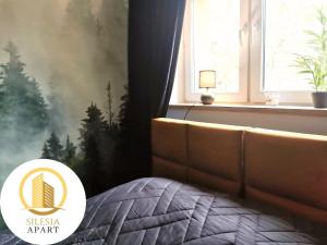 a bed in a room with a window and a bed sidx sidx sidx at Apartament Miedziany in Tychy