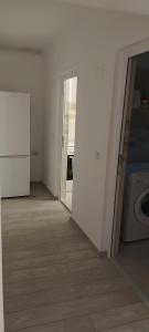 an empty room with a washing machine and a hallway at Andreeadaniela in Mangalia
