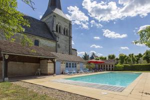 Bazén v ubytování Manoir de la Voute maison d'hôtes nebo v jeho okolí