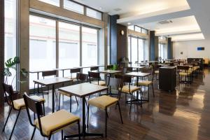 Restoran ili neka druga zalogajnica u objektu Comfort Hotel Naha Prefectural Office
