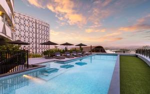 Hilton Port Moresby Hotel & Residences内部或周边的泳池